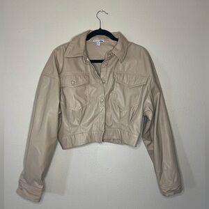 Fashion nova women’s beige cropped leather jacket. Size XL